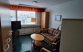 Kokonainen huoneisto olohuone makuualkovi ja keittiö ei suihkuh Iisalmen keskusta